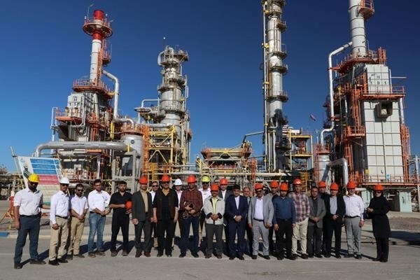  مدیران روابط عمومی پالایشگاه‌های کشور از «پالایشگاه نفت فوق سنگین پاسارگاد قشم» بازدید کردند